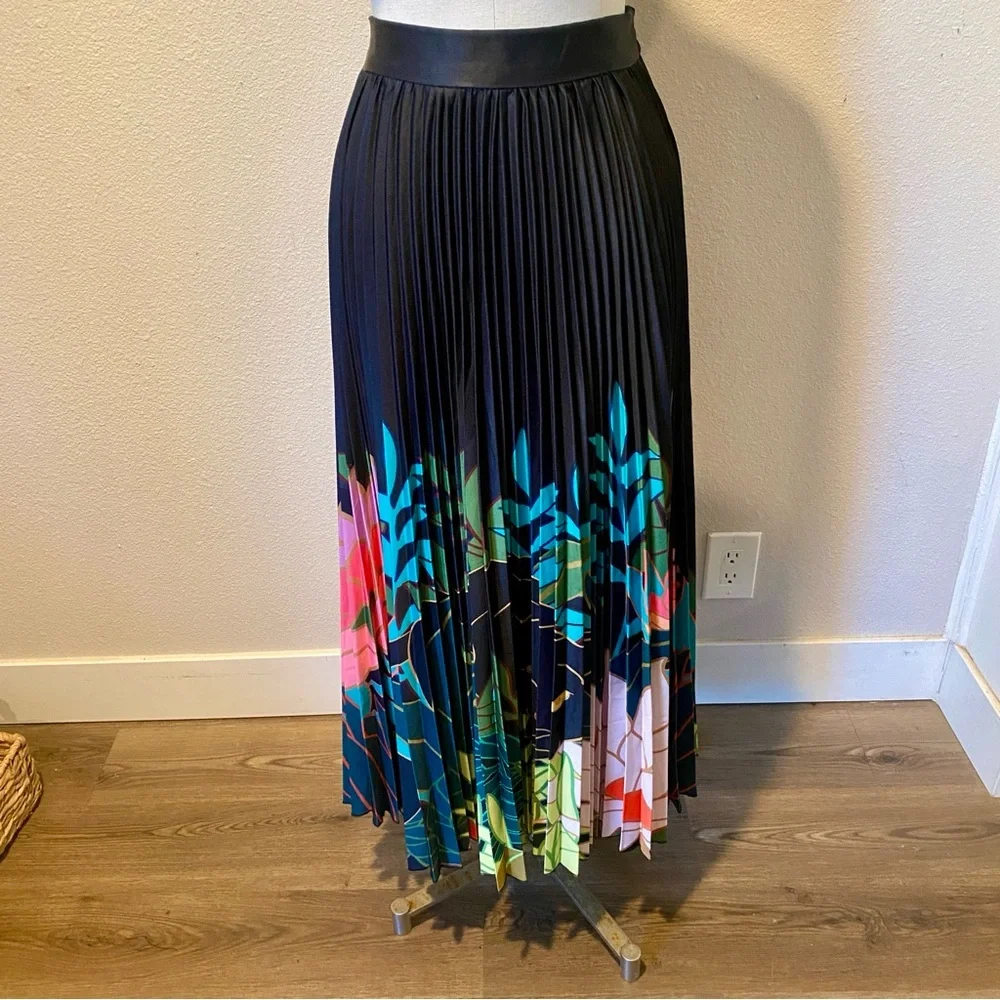 Benaar Los Angeles Pleated Panther Maxi Skirt Black and Floral Print - Picture 2 of 7
